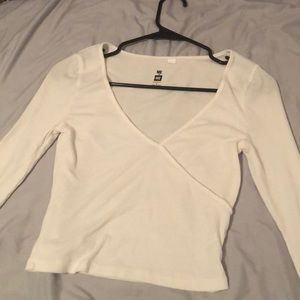 A crop top long sleeve